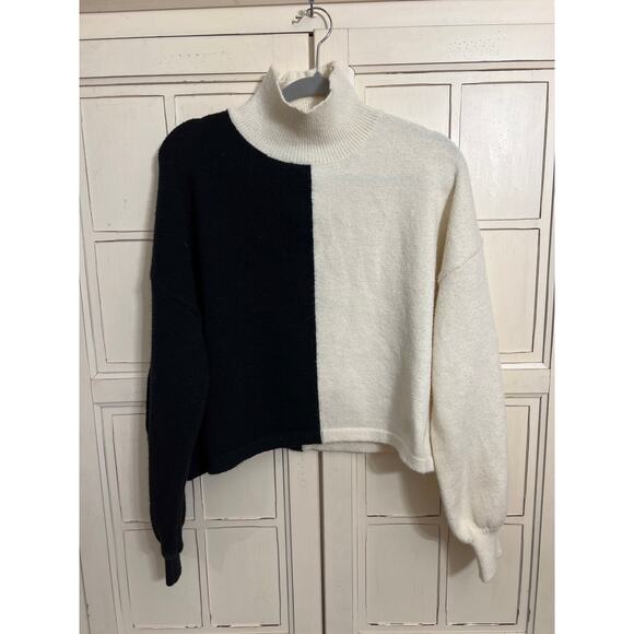 Vestique size XL black & off white color block cropped sweater - Picture 1 of 3